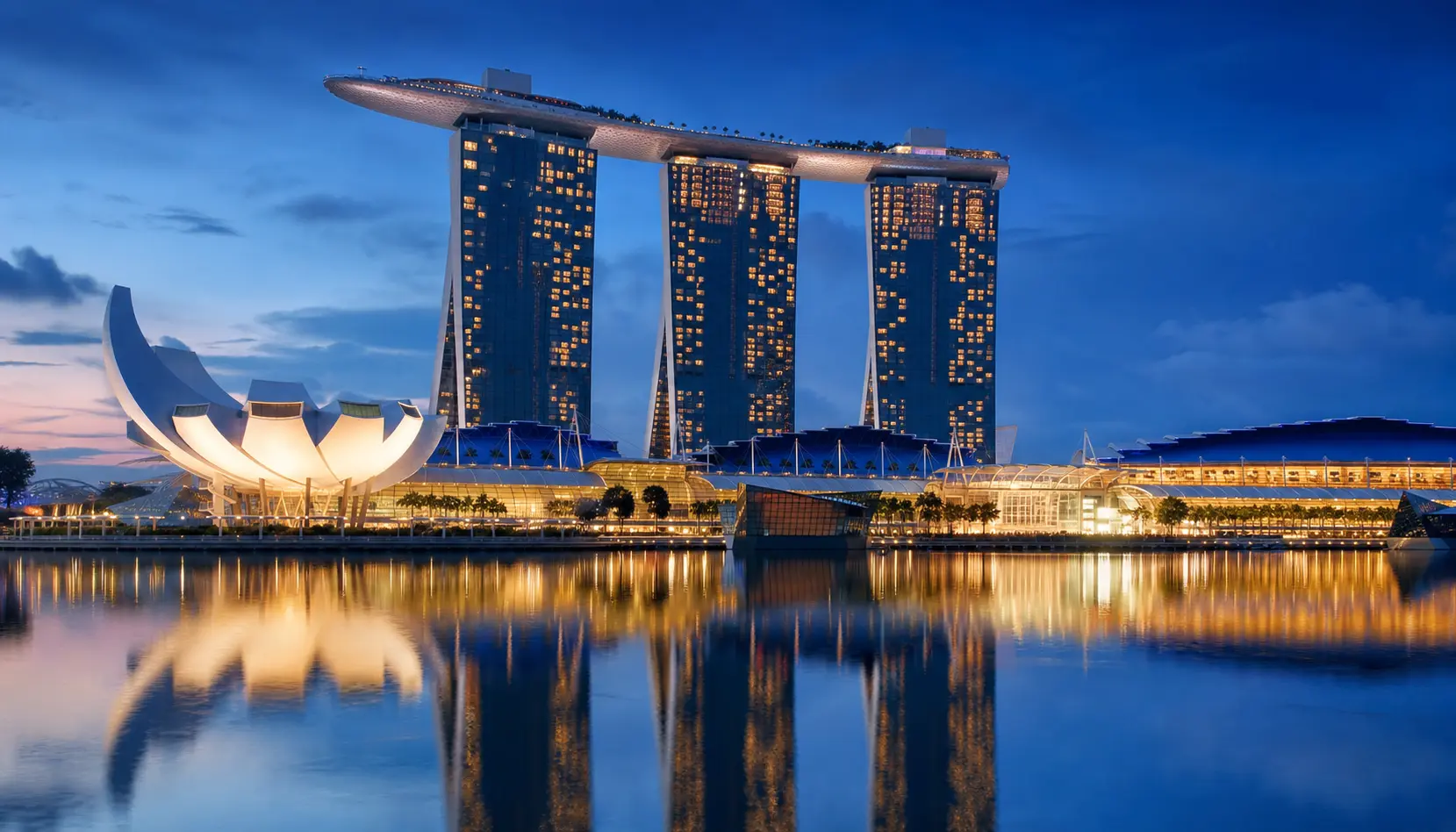 The Marina Bay Sands SkyPark deck overlooking the Singapore skyline