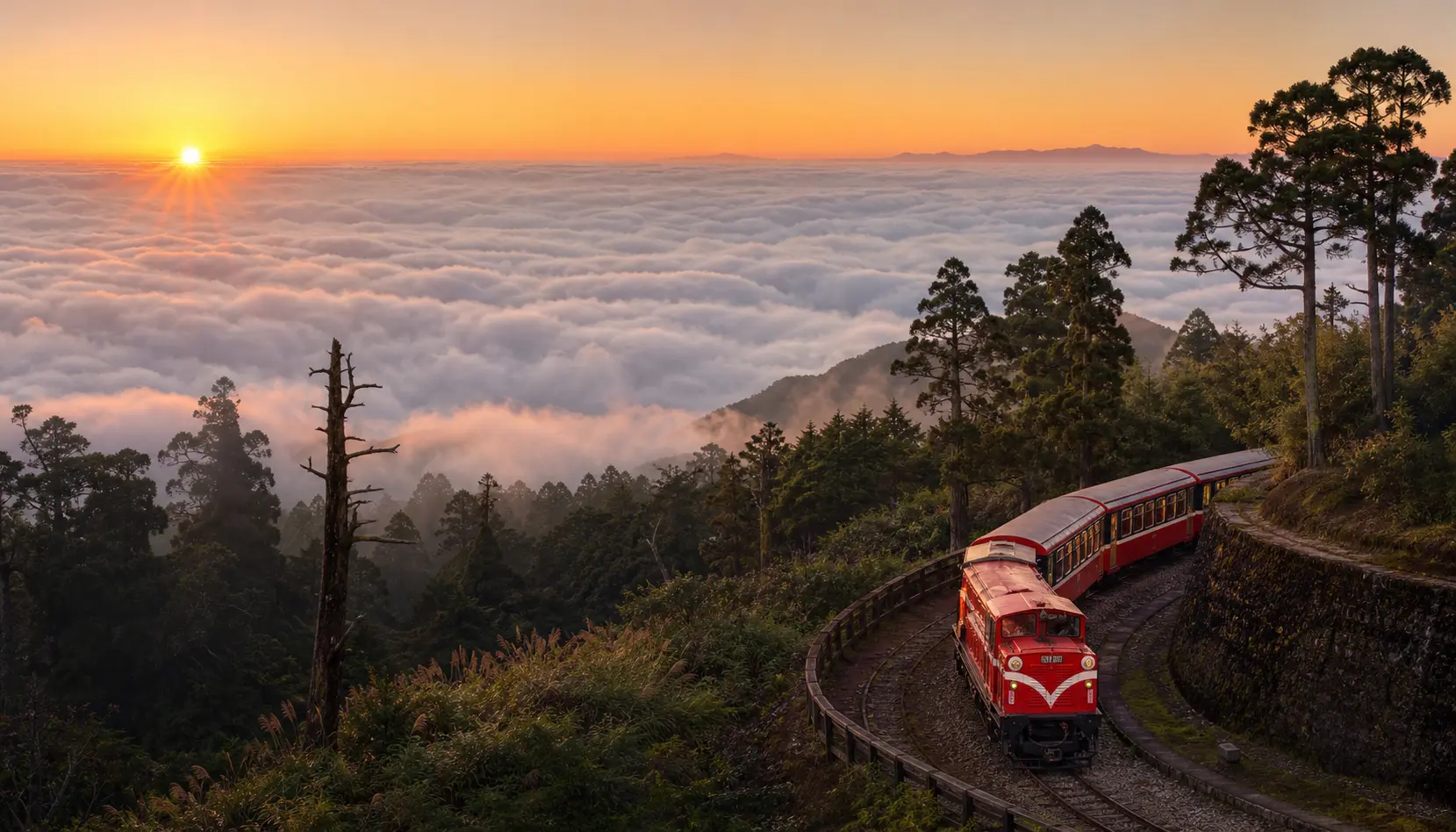 Alishan — sea of clouds at sunrise